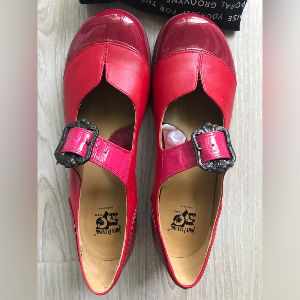 FLUEVOG - Esser, Mary Janes Cherry Red Buckle Flats, size 8